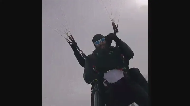 Cloud.base paragliding ....